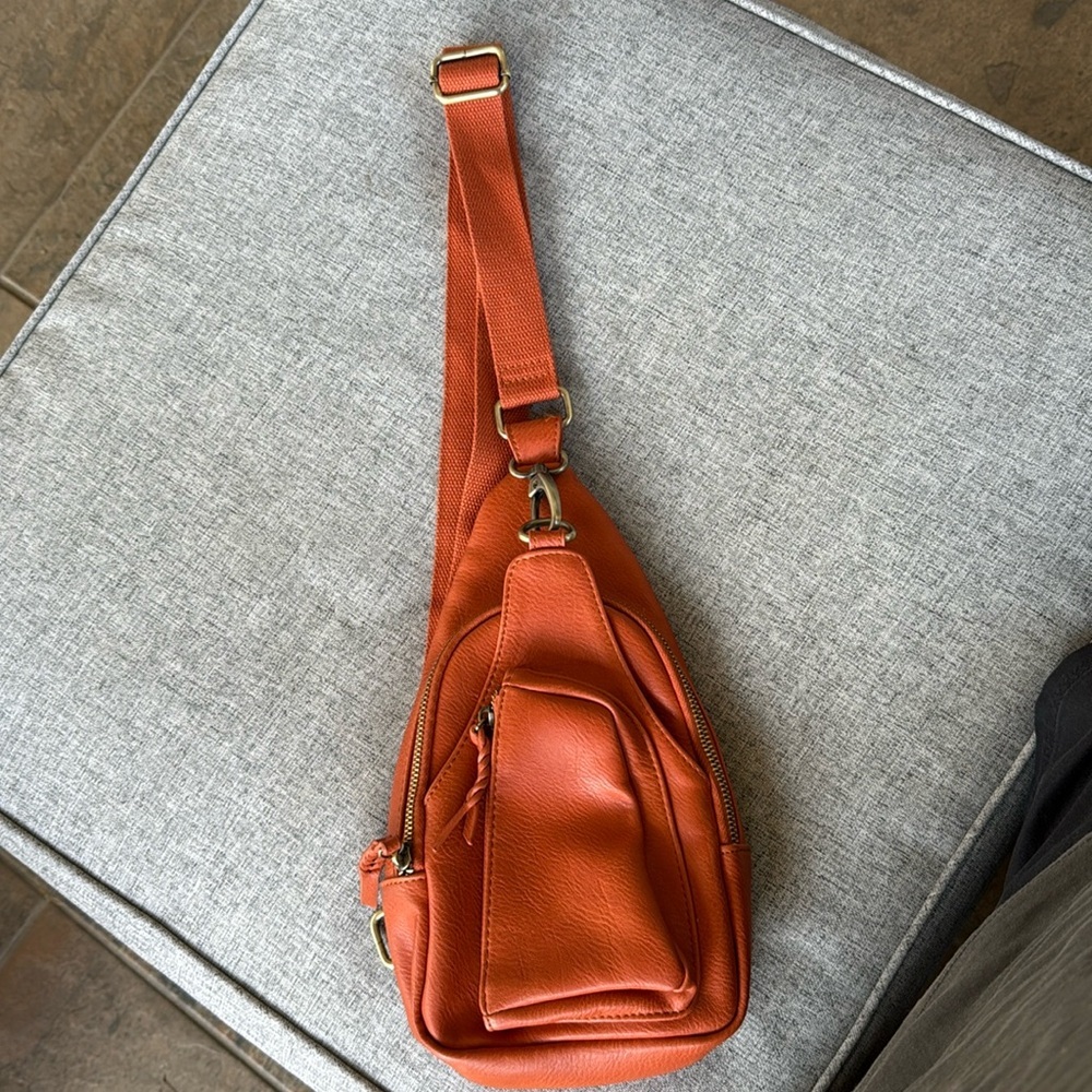 Antik Kraft- sling bag in good shape ( few scoffs in back see pics)
